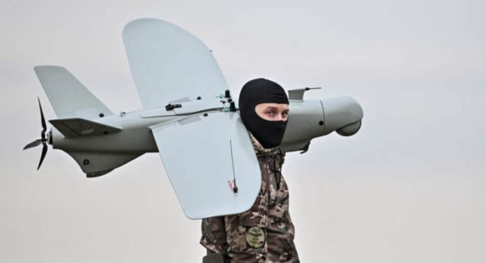 Ukrainian military with a Leleka-100 UAV