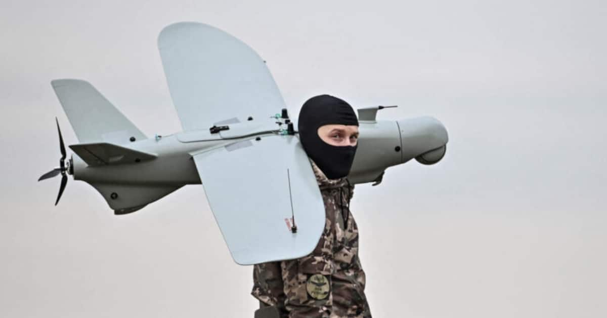 Ukrainian military with a Leleka-100 UAV