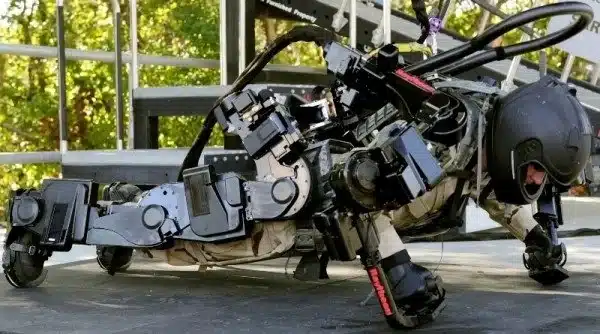 RAYTHEON XOS 2: This American "Iron Man" suit is a full-body exoskeleton. Equipped with a hydraulic motor,amplifies the wearer's strength by up to 17 times, enabling heavy loads to be lifted with minimal effort. This revolutionary advancement increases the soldier’s strength, agility, and endurance.
